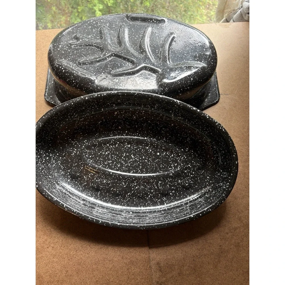 Vintage Black Speckled Enamel Oval Roaster w/ Lid Approx.‎ 5 Qt 11